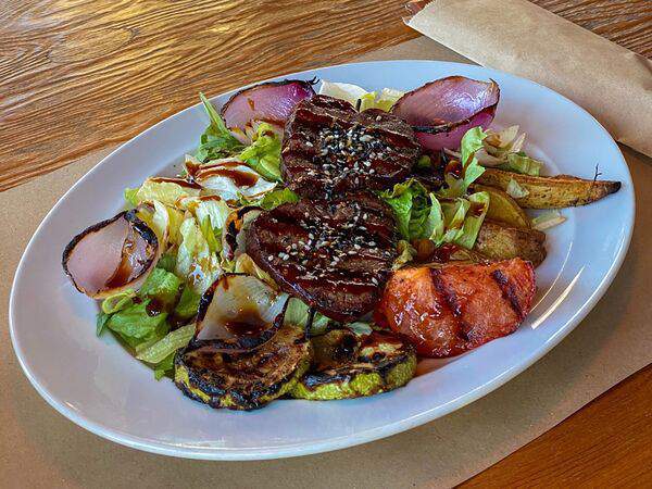 Мясо и вино - Большой стейк-салат с говядиной