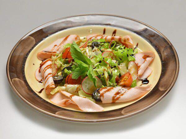 Birliman - Овощной салат с копченой индейкой