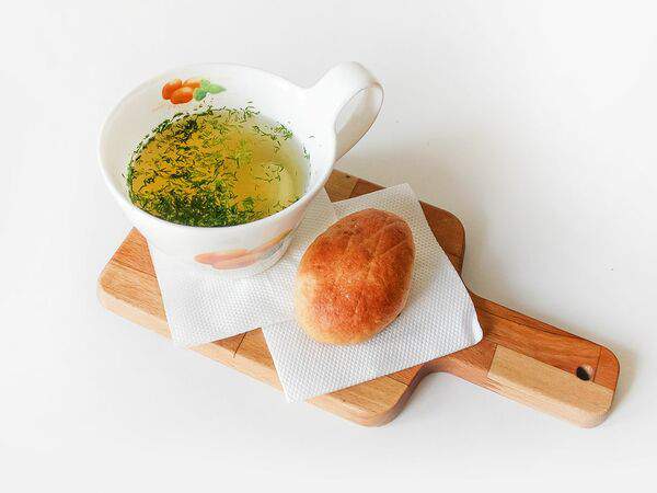 Брынза - Куриный бульон с ржаной шанежкой