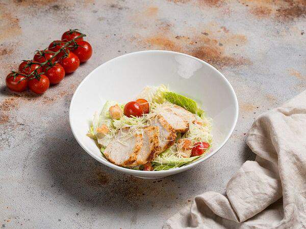 Трэвелерс кофе - Салат Цезарь с курицей