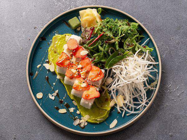 Goya - С креветкой темпура и клубникой