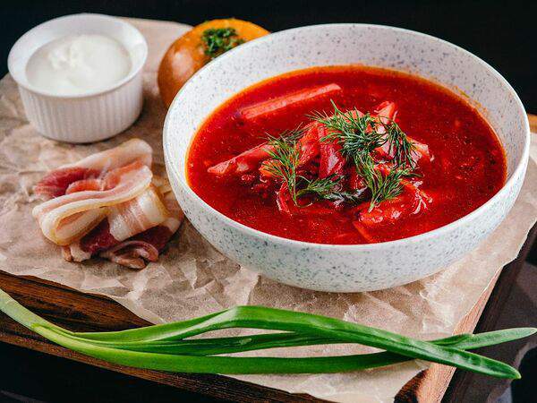 Azia House Intourist - Украинский борщ с пампушкой