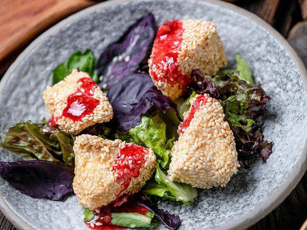 Джани Ресторани - Камамбер в кунжуте с малиновым соусом