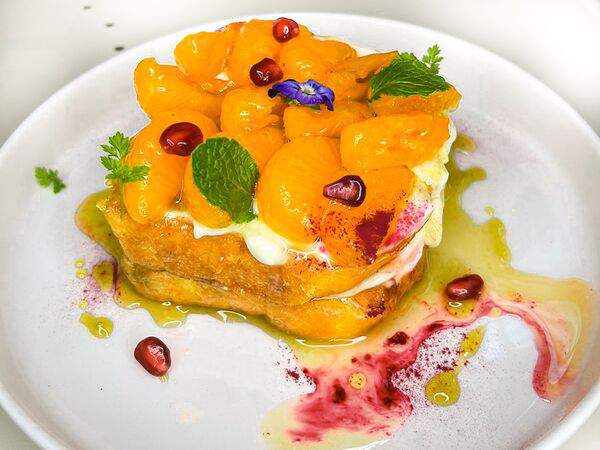 Sisters Coffee & Wine - Бриошь с мандарином