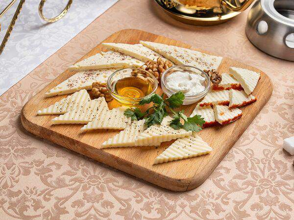 Дубай - Ассорти кавказских сыров