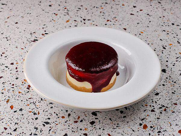 Matamata - Чизкейк с клюквенным соусом