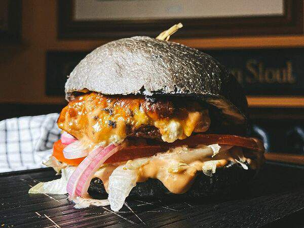 Dirty boots irish pub - Блек бургер