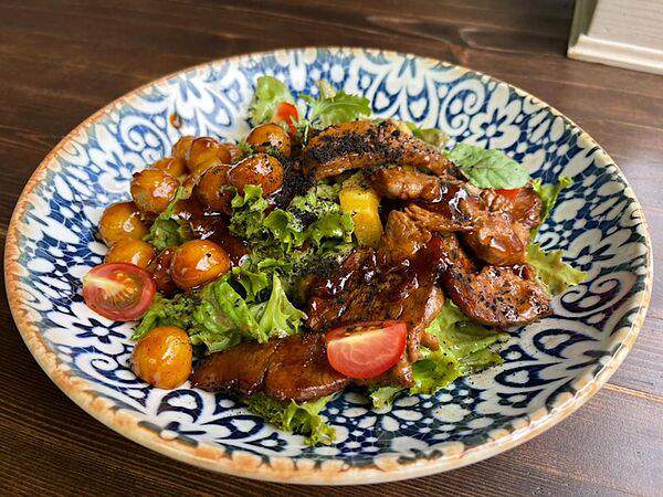 The Room - Салат из кубанской телятины с вялеными томатами