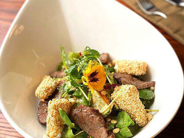 L'angolo Italiano - С говядиной, паприкой, фетой в кунжуте и арахисовым соусом