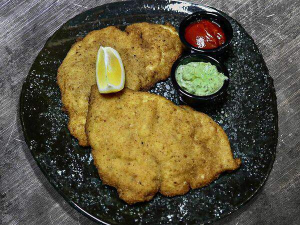 Gustavo - Куриный шницель с гарниром на выбор