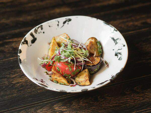 Инжир - Салат из баклажанов с узбекскими томатами и страчетеллой