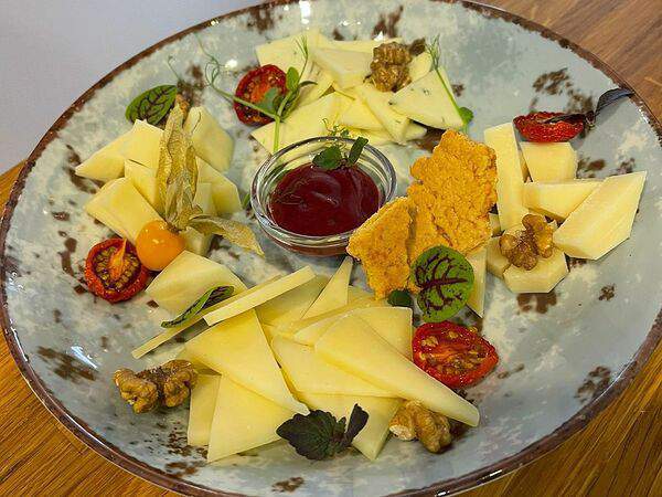 Рыбы бы - Большая сырная тарелка