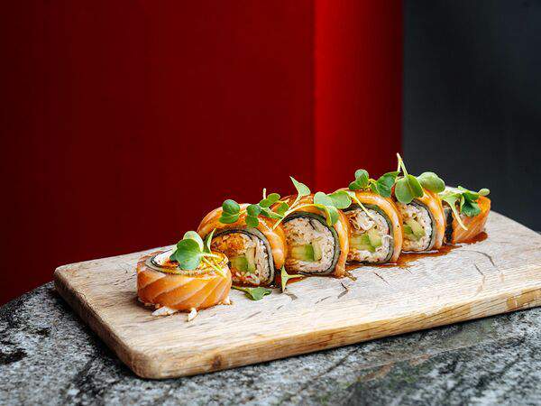 Ronny - Лосось с крабовыми палочками и соусом из чёрных бобов