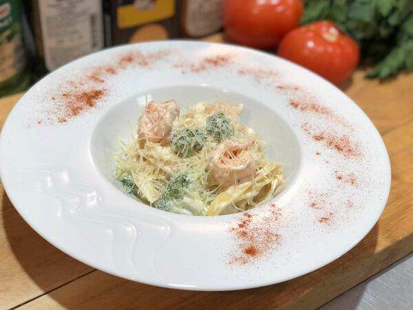 Mix Кухня - Феттуччине с креветками и брокколи