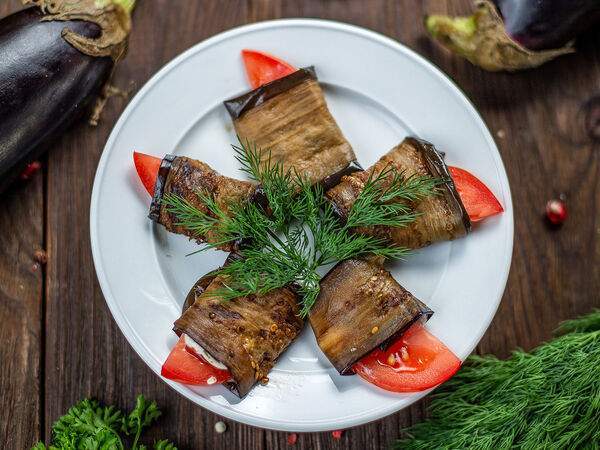 Хинкали & Хачапури - Рулетики из баклажанов с помидорами