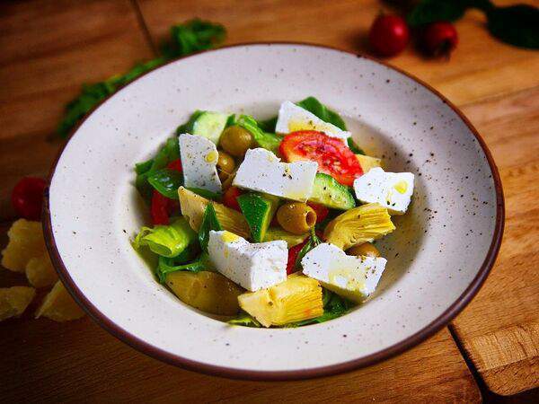 Basilico - Салат с артишоками и фетой