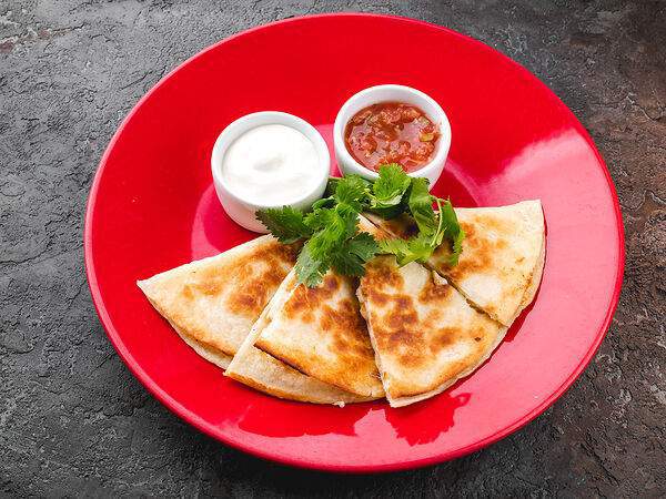 Corner Grill - Кесадилья с курицей