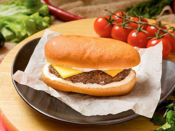 Доступная кофейня Подорожник - Бутерброд С бифштексом, сыром, майонезом