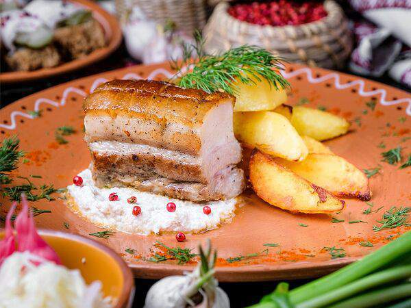 Корчма Хуторок - Свиная грудинка с пикантным соусом