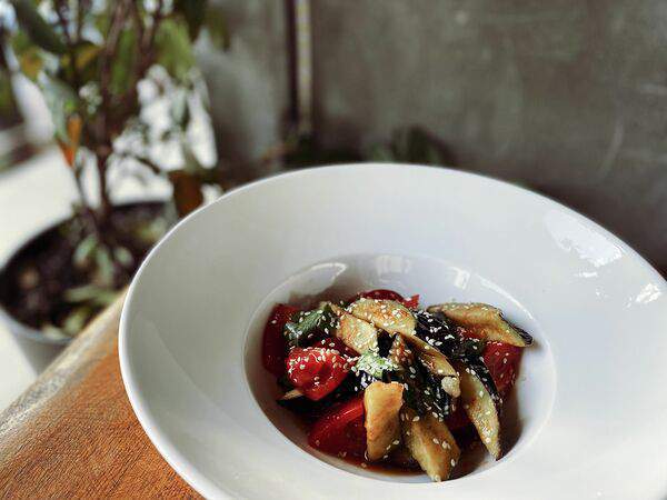 Арт кафе Bravo - Салат хрустящие баклажаны