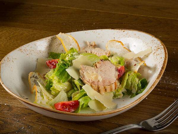 Семейное кафе Бамбинополь - Цезарь с филе индейки на гриле