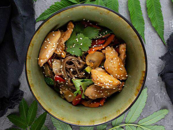 Sailor Moon - Соба с курицей на сливочной основе