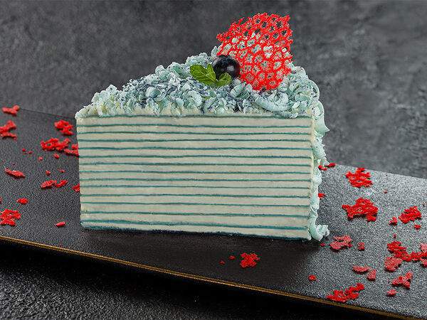 Bluefin Ramen Sushi Nikkei - Блинный торт матча