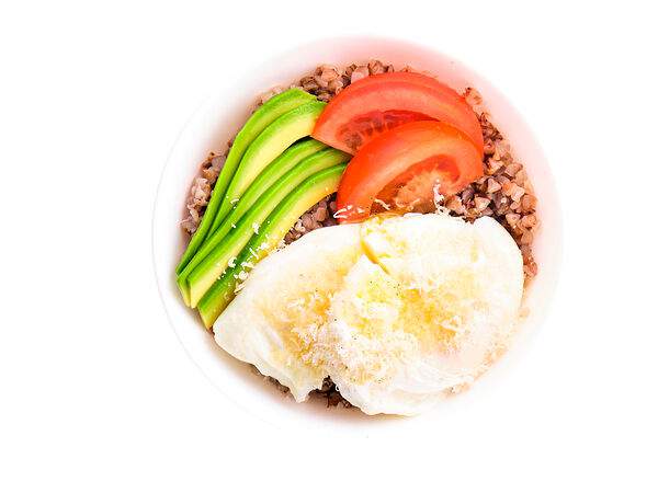 Мандарин - Греча с авокадо, яйцом-пашот и пармезаном