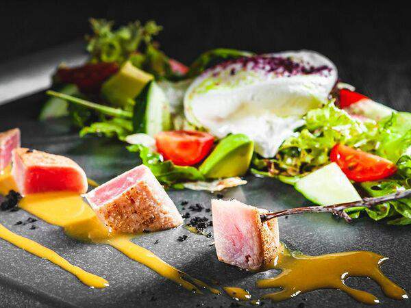 BUNKER - Желтоперый тунец с авокадо