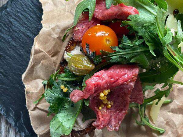 Шенген - Брускетта Вителло с ростбифом