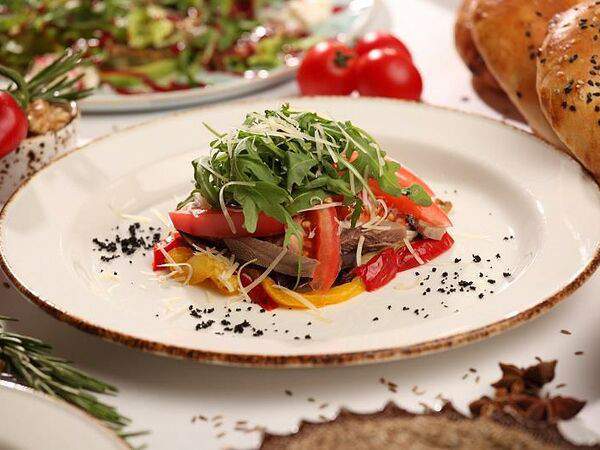 Инжир - Салат с говяжьим языком