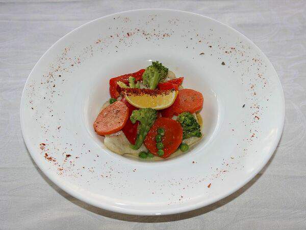 Каравелла - Филе судака на пару с овощами