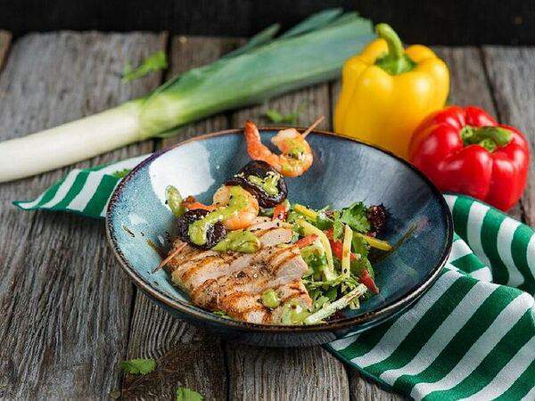 Маймун - Тайский салат с куриной грудкой и креветками