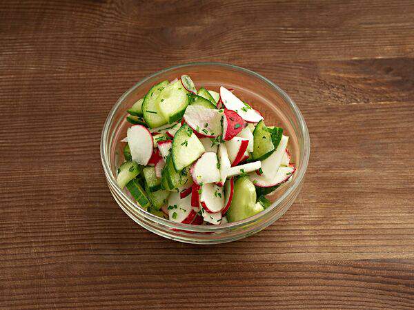 Перекус - Салат из редиса с огурцами