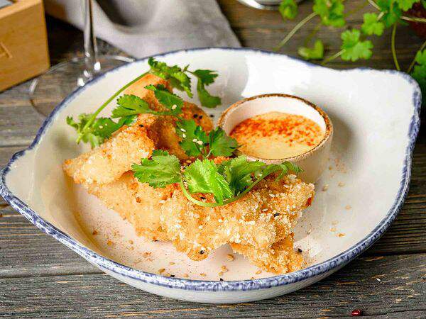 Веранда - Хрустящие кальмары с шафрановым соусом