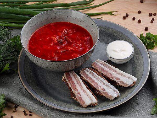 Пататапа - Борщ со сметаной и гренками с салом