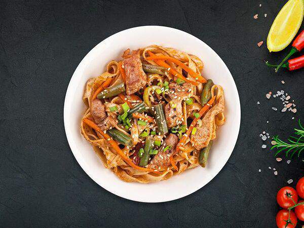 Easy kitchen - Удон со свининой в остром соусе