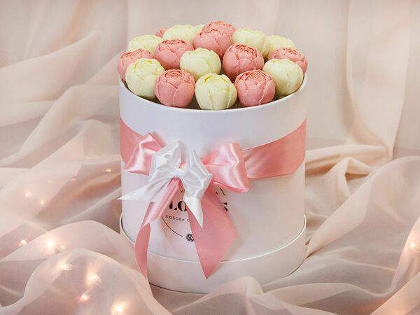 F.Lovers - Ассорти Вдохновение из 19 пионов в шляпной коробке