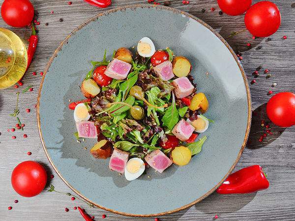 Ресторан Старый Город - Салат Нисуаз с тунцом, анчоусами и мини-картофелем