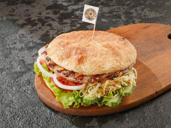 Югославия - Бургер с плескавицей для гурманов