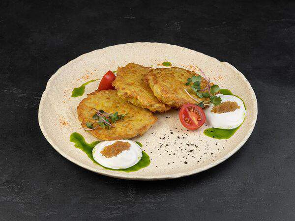 Театральный буфетъ - Картофельные драники с копчёной сметаной и щучьей икрой