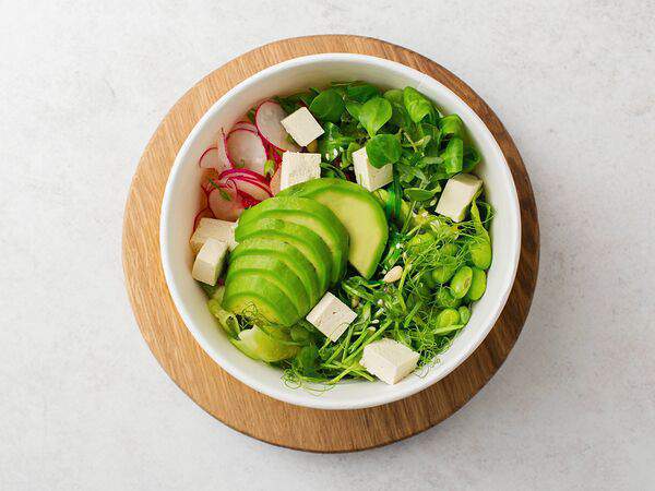 Веган великан - Поке боул с авокадо и тофу