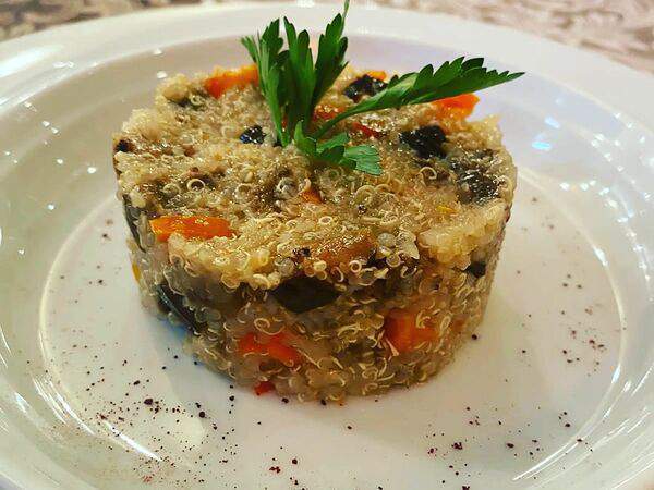 Elefant - Киноа с перцем и баклажаном