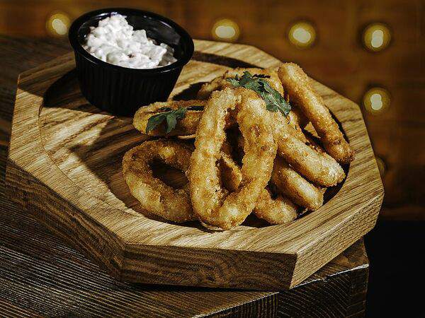 Огонёк - Кольца кальмаров фри с соусом Тар-тар с беконом