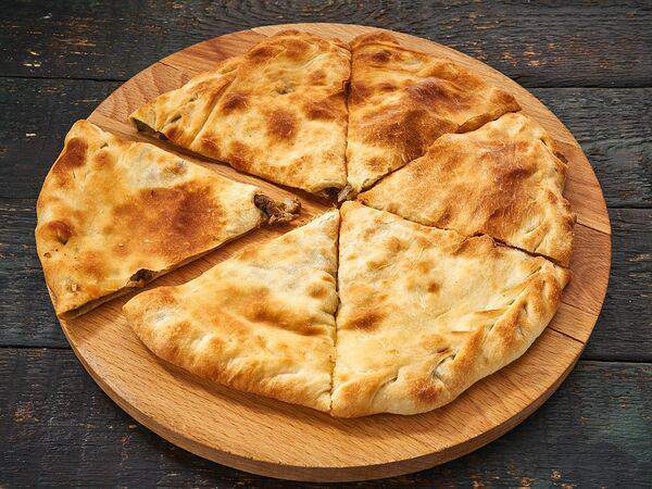 Пицца & хинкали - С колбасами и пепперони