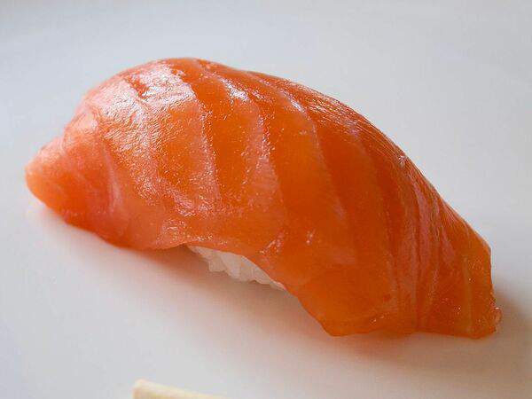 Рыбы бы - Суши с лососем