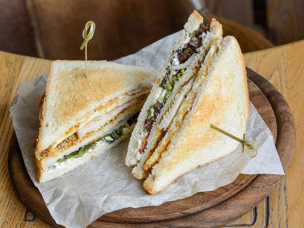 Coffee Cake - Клаб-сэндвич с куриным филе и беконом