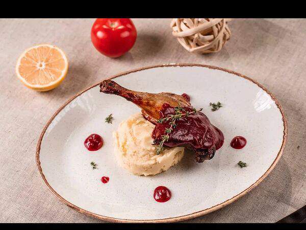 Adriano Leonardo - Утиная ножка с медово-ягодным соусом