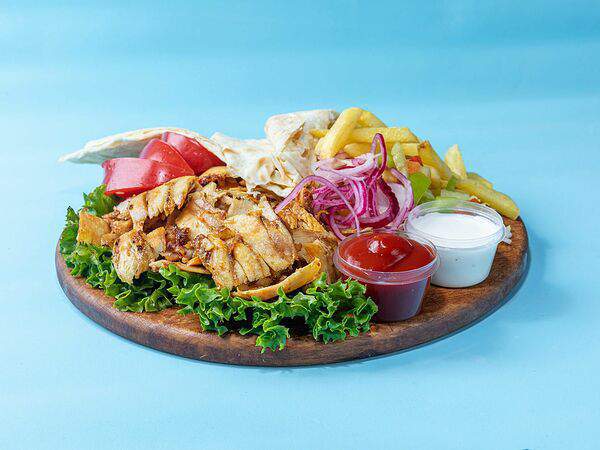 Habibi eda - Шаурма с курицей на тарелке