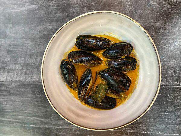 MAYYAPIZZA - Мидии в раковинах в соусе Том ям